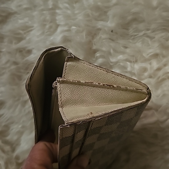 LOUIS VUITTON WALLET - Picture 5 of 8